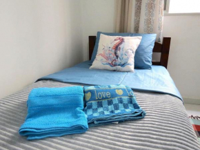 ap205 Beira Mar - Apartamento 1 dormitório - 10 METROS DA PRAIA da Guilhermina - WI FI - ESTACIONAMENTO GRATUITO no local, perto dos Quiosques e bares do calçadão da praia com música ao vivo e do lado
